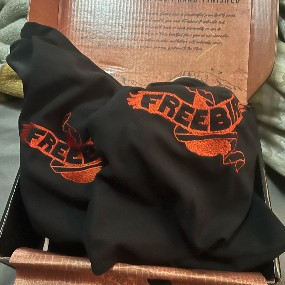 New in box free bird leather sandals!!